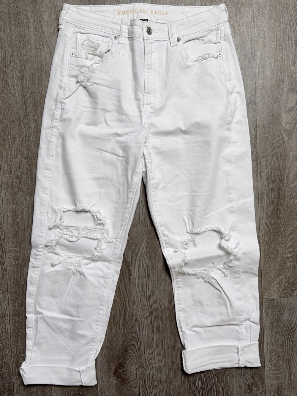 American Eagle Outfitters Women’s White Distressed Relaxed Jeans